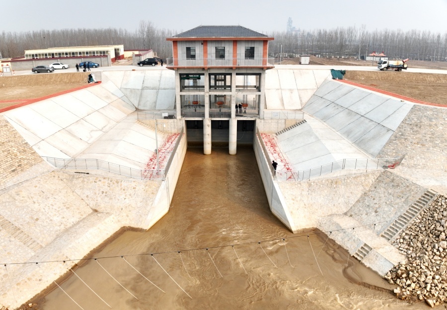 郭口引黄新闸正式启用(图1) 郭口引黄新闸正式启用(图1)